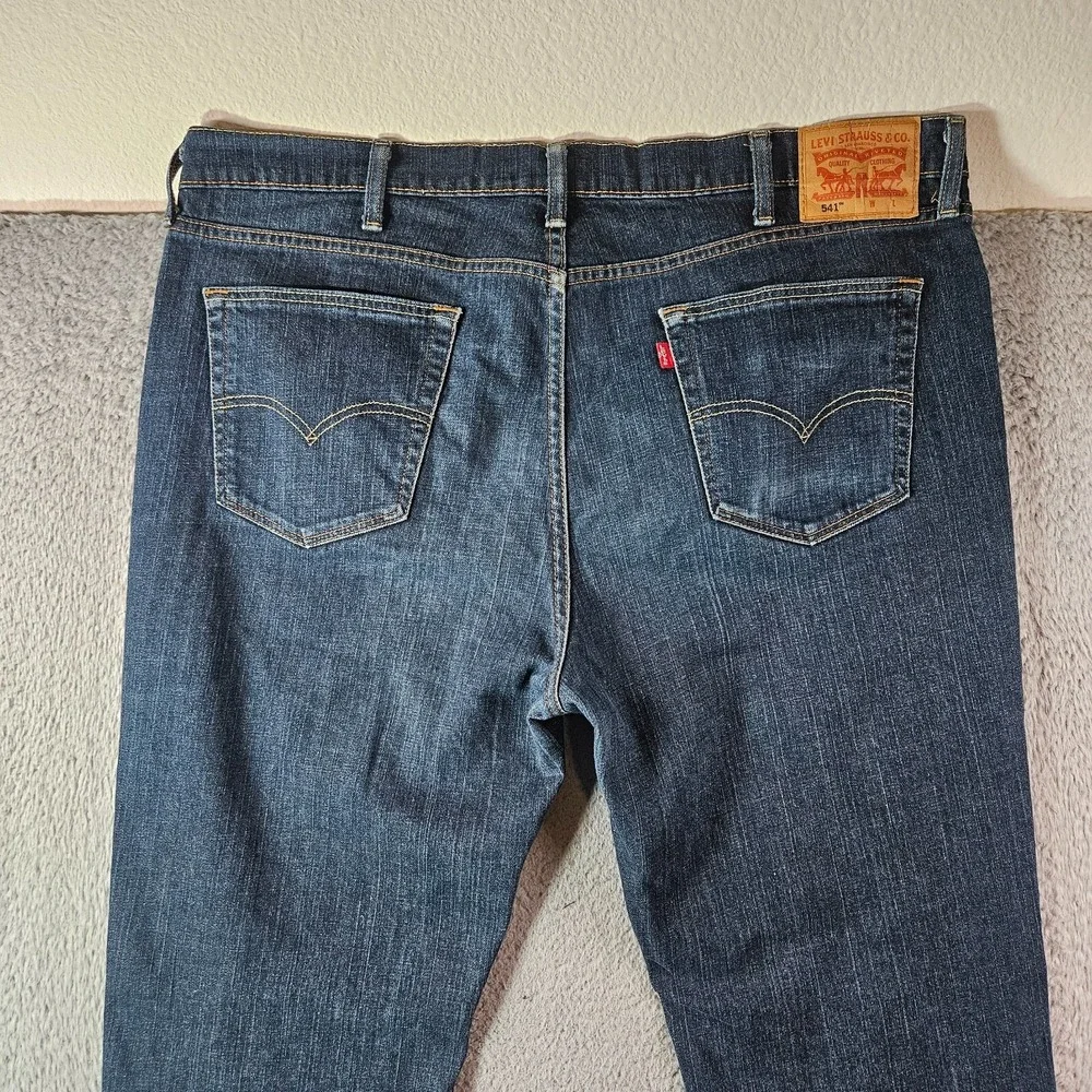 Levi's 541 Jeans Men 42‎ x36 Zip Fly Dark Wash Straight Leg